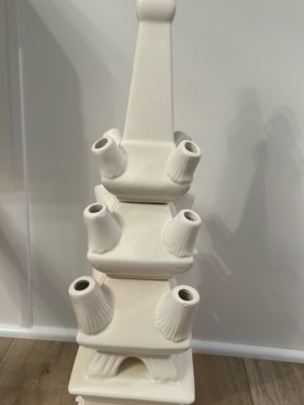New Tulipere White 4 Levels Of Pagoda Vase With Frog Feet